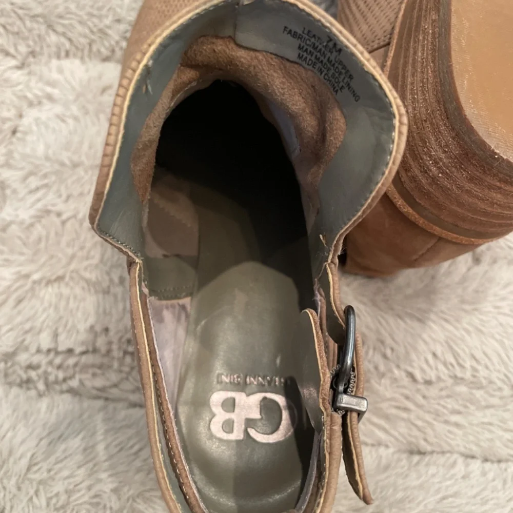 Gianna Bini Tan booties
